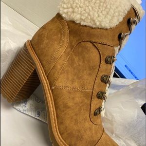 BRAND NEW COMBAT BOOT (Nine West)